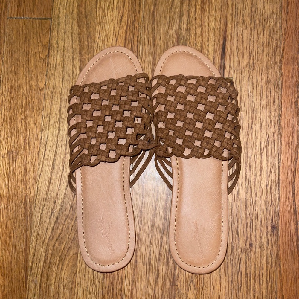 Universal thread woven slides slip on sandals